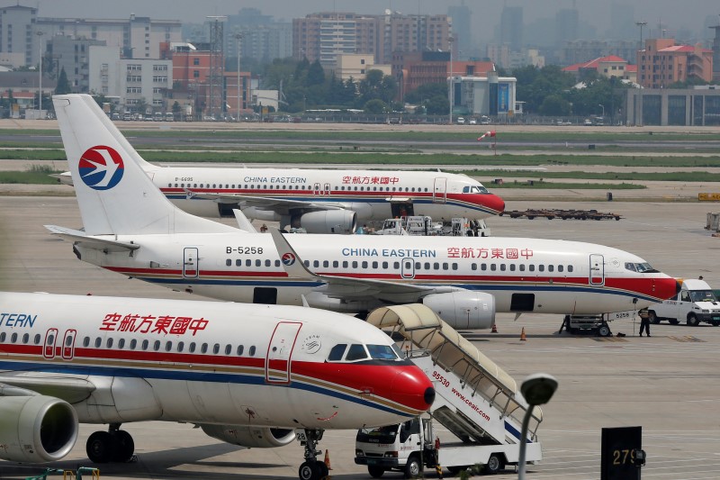 © Reuters. COMMANDE DE 20 AIRBUS ET 15 BOEING POUR CHINA EASTERN AIRLINES