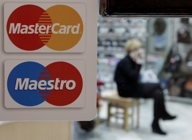 © Reuters. Sign with a logo of MasterCard is seen on the door of a shoe shop in Stavropol