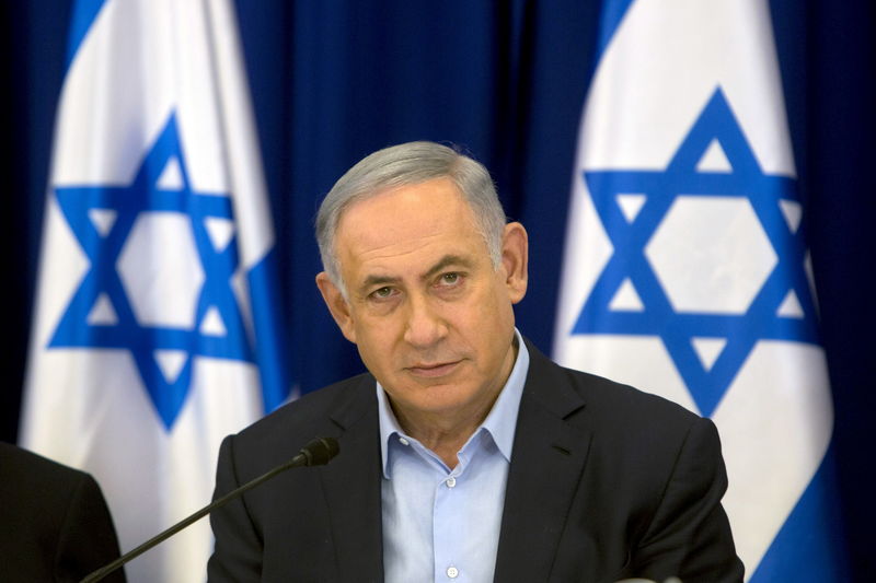 © Reuters. Israeli Prime Minister Benjamin Netanyahu attends the weekly cabinet meeting in the Israeli occupied Golan Heights near the ceasefire line between Israel and Syria