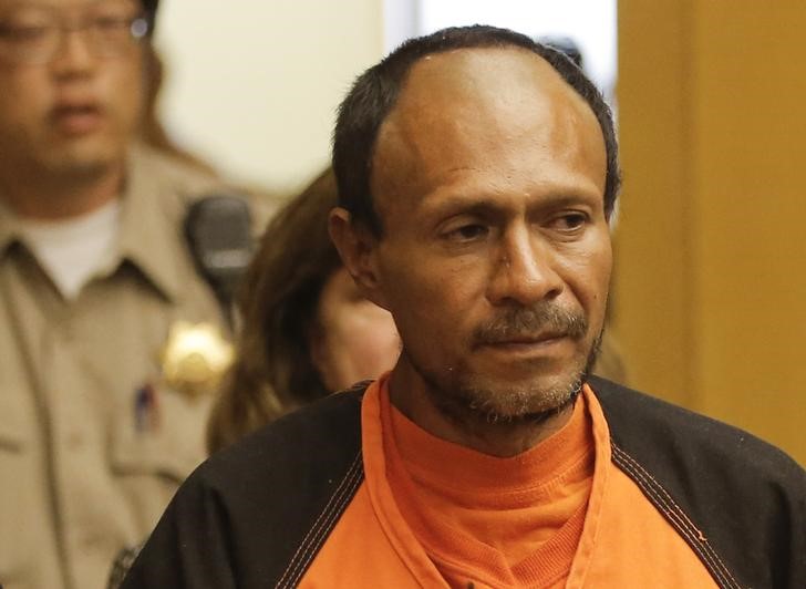 © Reuters. Juan Francisco Lopez-Sanchez is led into the Hall of Justice for his arraignment in San Francisco