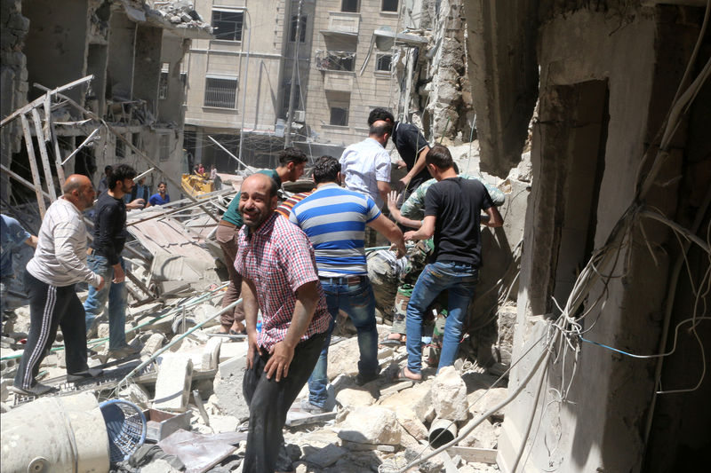 © Reuters. المرصد السوري: مقتل 202 مدني على الأقل في حلب خلال الأسبوع الأخير