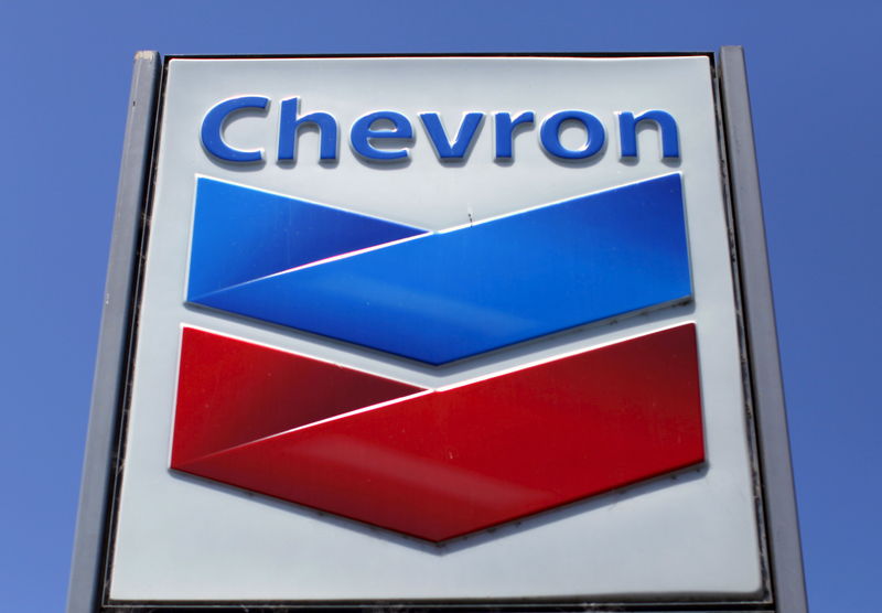 © Reuters. File photo of a Chevron gas station sign in Del Mar, California