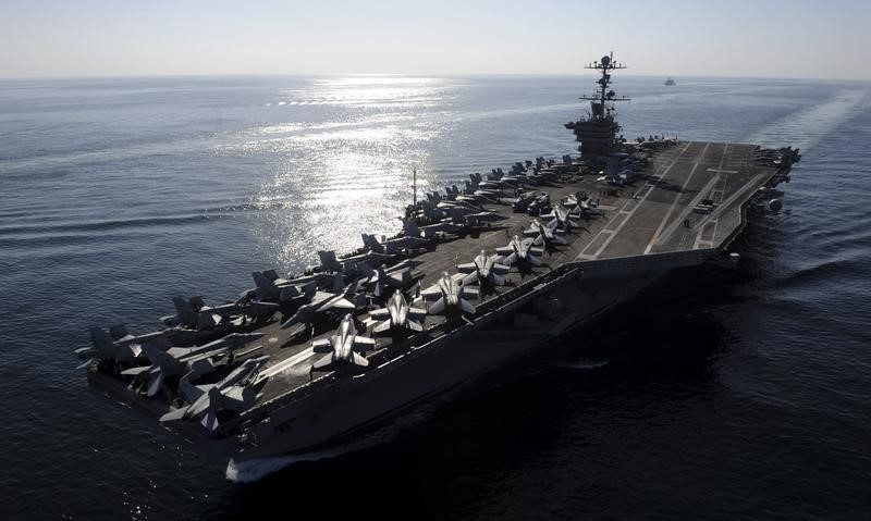 © Reuters. File photo of aircraft carrier USS John C. Stennis transiting the Strait of Hormuz