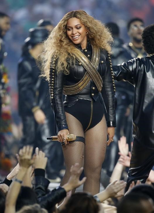 © Reuters. Beyoncé se apresenta no Super Bowl em Santa Clara