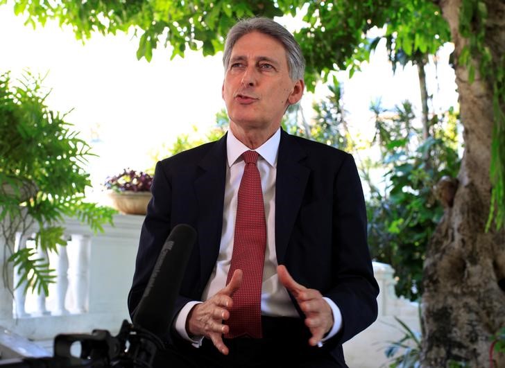 © Reuters. Britain's Foreign Secretary Philip Hammond talks to Reuters during an interview in Havana