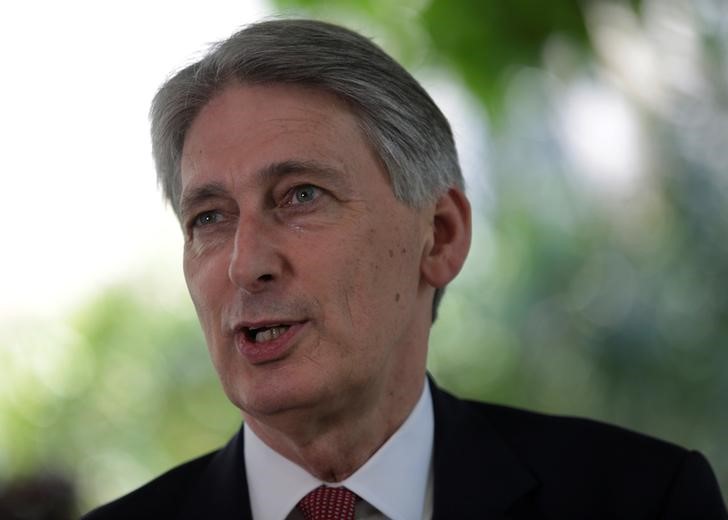 © Reuters. Britain's Foreign Secretary Philip Hammond talks to Reuters during an interview in Havana