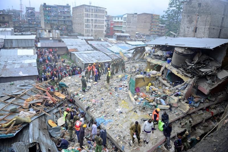 © Reuters. ارتفاع عدد قتلى حادث انهيار مبنى في نيروبي إلى 10