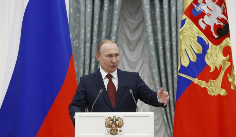 © Reuters. Russian President Putin delivers a speech during a ceremony to award the Hero of Labor at the Kremlin in Moscow