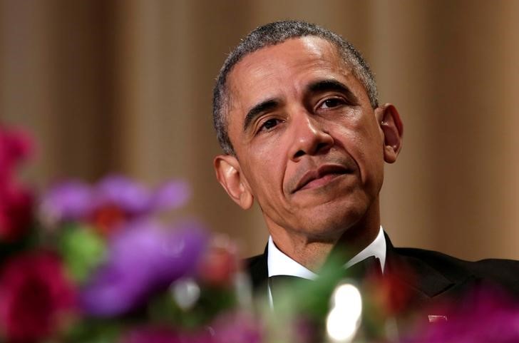 © Reuters. أوباما ينتقد ترامب في آخر ظهور له في عشاء المراسلين بواشنطن