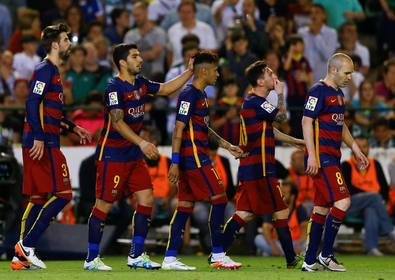 © Reuters. La Liga mantiene la emoción a falta de dos jornadas