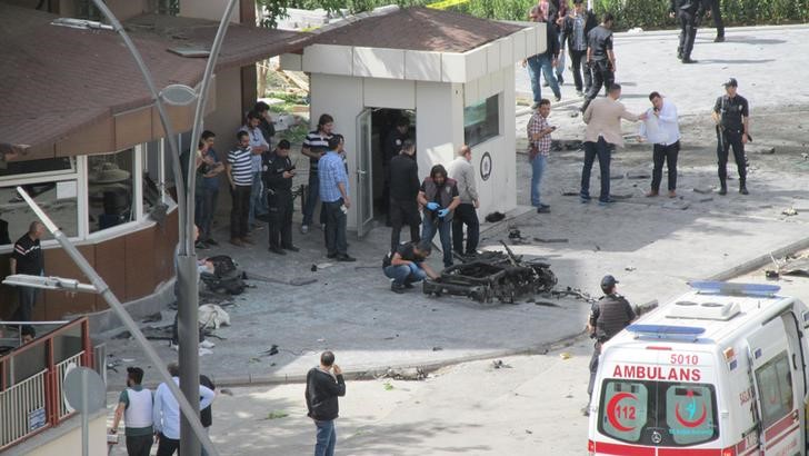 © Reuters. مصادر: مقتل شرطي في هجوم بسيارة ملغومة في غازي عنتاب بتركيا