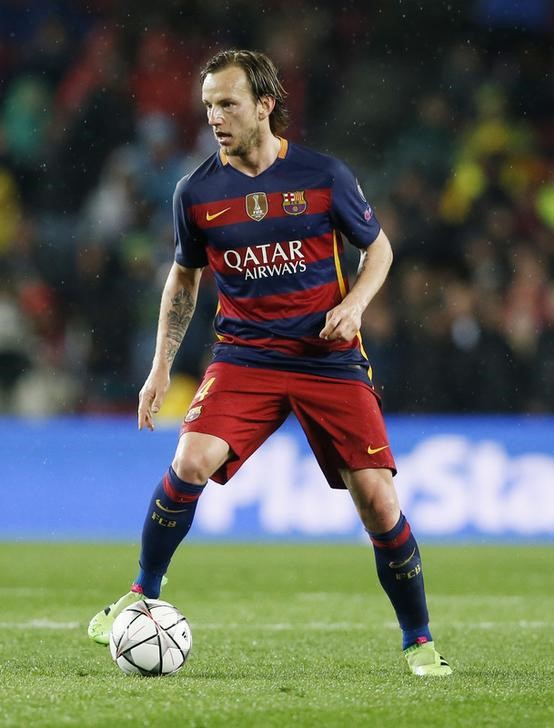 © Reuters. راكيتيتش لاعب برشلونة: الفوز أهم من التألق