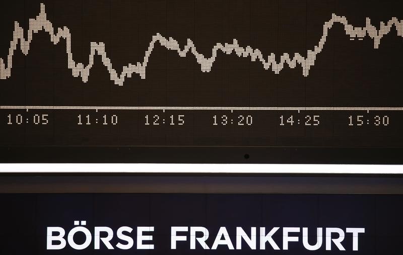 © Reuters. The German share prize index board is seen at the trading room of Frankfurt's stock exchange during afternoon trading session in Frankfurt 