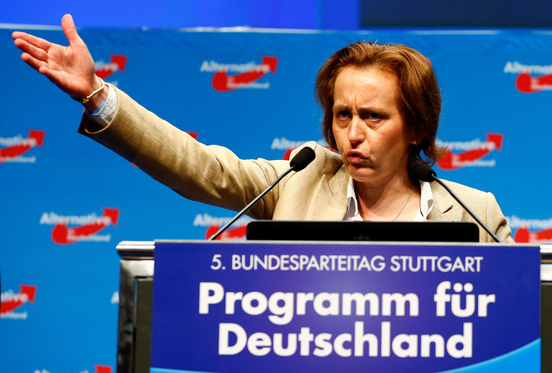 © Reuters. Beatrix von Storch gestures as she speaks at the party congress of the anti-immigration party Alternative for Germany (AfD) on the second day in Stuttgart