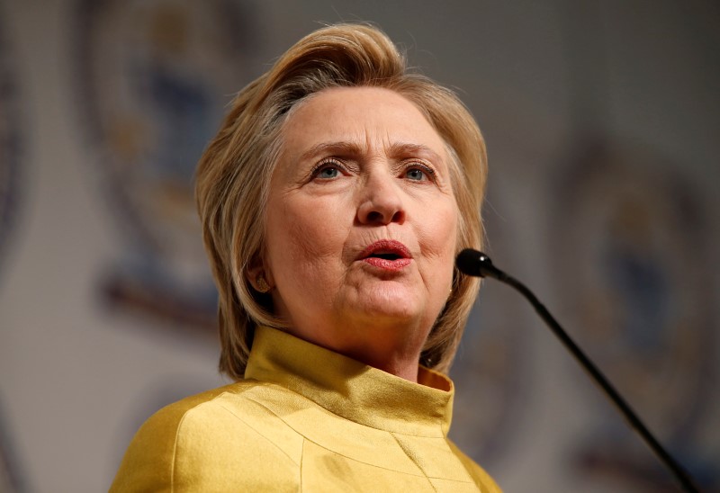 © Reuters. Democratic presidential candidate Hillary Clinton addresses the attendees of the 61st Annual NAACP 'Fight For Freedom Fund Dinner' in Detroit