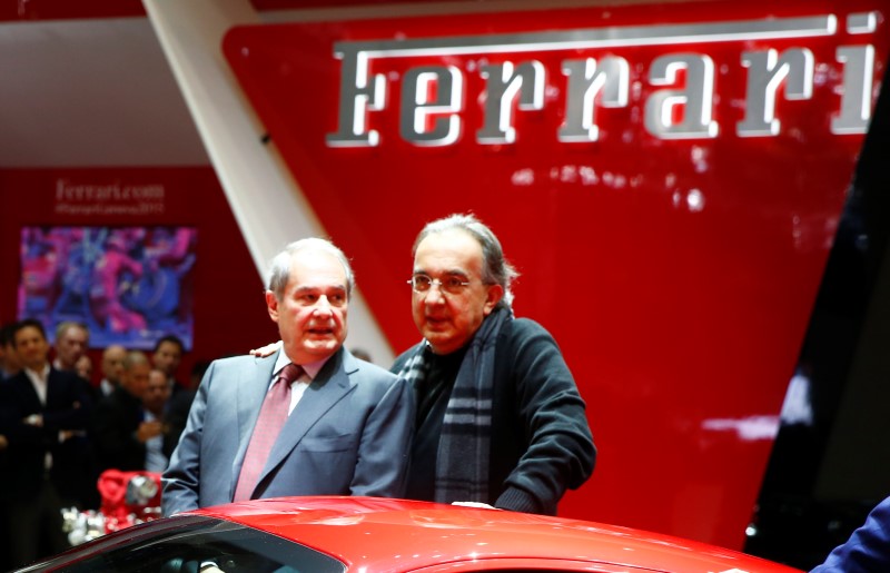 © Reuters. Marchionne and Felisa pose with the new Ferrari 488 GTB during the first press day ahead of the 85th International Motor Show in Geneva