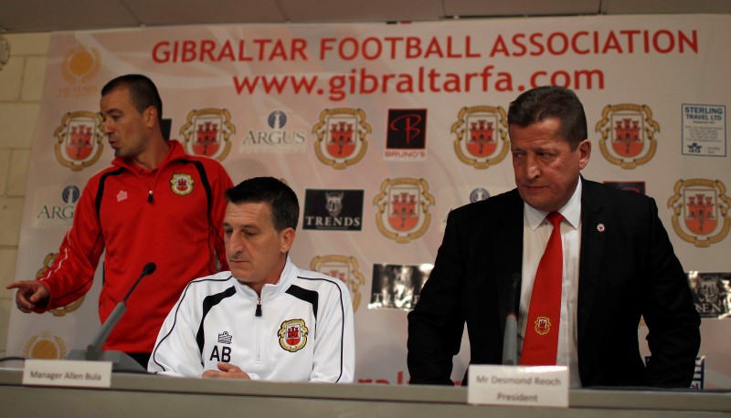 © Reuters. Gibraltar's coach Bulla, captain Chipolina and Gibraltar Football Association President Reoch arrive for a news conference at Algarve stadium near Faro