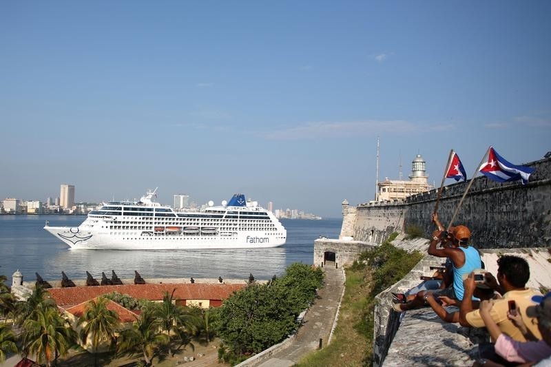© Reuters. سفينة أمريكية تصل هافانا في رحلة تاريخية إلى كوبا