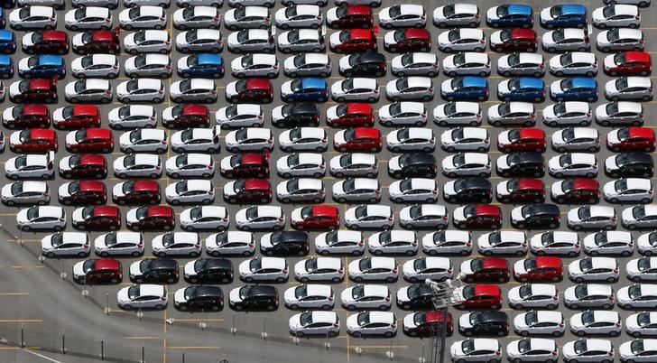 © Reuters. Carros novos da Ford estacionados em pátio da fábrica em São Bernardo do Campo