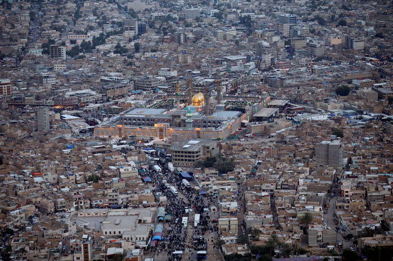 © Reuters. The shrine of Imam Moussa al-Kadhim is seen in this aerial view taken in Baghdad's Kadhimiya district