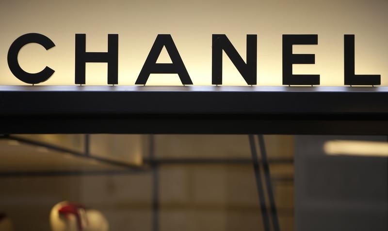 © Reuters. Chanel logo is seen in a shop in downtown Rome