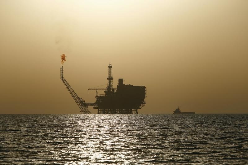© Reuters. An offshore oil platform is seen at the Bouri Oil Field off the coast of Libya 