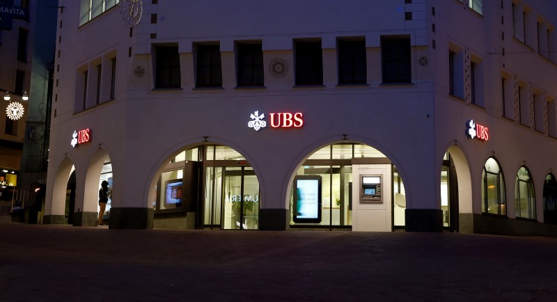 © Reuters. A branch of Swiss bank UBS is seen in St. Moritz