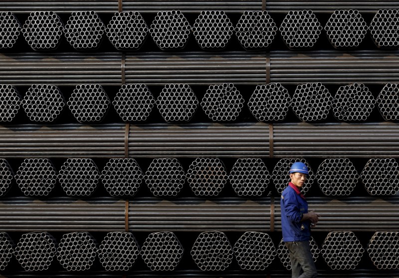 © Reuters. QUATORZIÈME MOIS DE CONTRACTION DE L'ACTIVITÉ MANUFACTURIÈRE EN CHINE