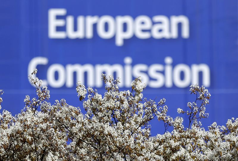 © Reuters. A sign is seen at the European Commission headquarters ahead of statements by the EC on the effectiveness of existing measures against tax evasion and money-laundering in light of the recent Panama Paper revelations, in Brussels, Belgium