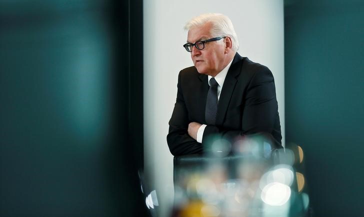 © Reuters. German Foreign Minister Steinmeier attends the weekly cabinet meeting at the chancellery in Berlin