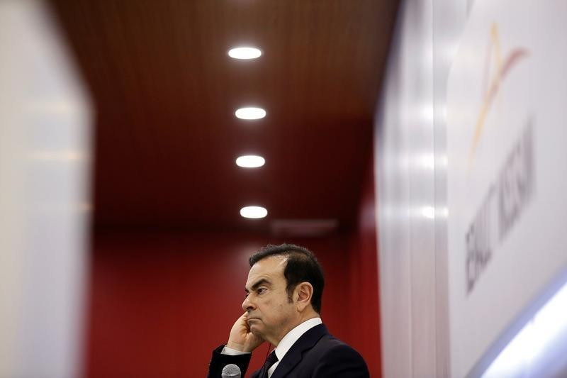 © Reuters. Carlos Ghosn, Chairman and CEO of the Renault-Nissan Alliance, attends a round table discussion during Auto China 2016 auto show in Beijing