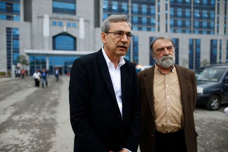 © Reuters. Turkish writer, columnist and academic Belge and Turkish author Pamuk leave Kartal Justice Palace after Belge appeared in court on charges of insulting Turkish President Tayyip Erdogan in Istanbul