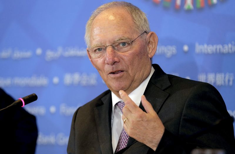 © Reuters. German Finance Minister Wolfgang Schaeuble speaks during a news conference at the 2016 World Bank-IMF Spring Meeting in Washington