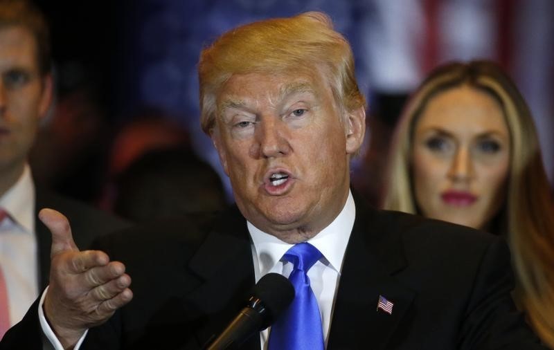 © Reuters. Republican U.S. presidential candidate and businessman Donald Trump speaks to supporters following the results of the Indiana state primary at Trump Tower in Manhattan, New York