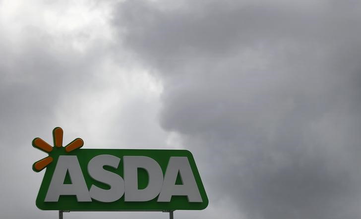 © Reuters. A company logo is pictured outside an ASDA supermarket near Manchester northern England.