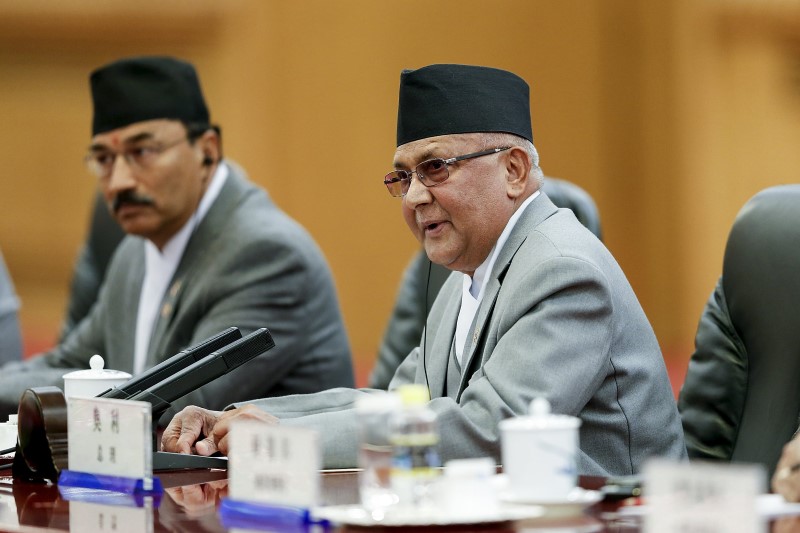 © Reuters. Nepal Prime Minister Khadga Prasad Sharma Oli meets Chinese Premier Li Keqiang after a welcoming ceremony at the Great Hall of the People in Beijing