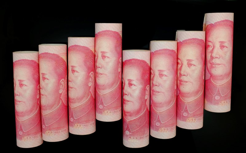 © Reuters. 100 Yuan notes are seen in this illustration picture in Beijing