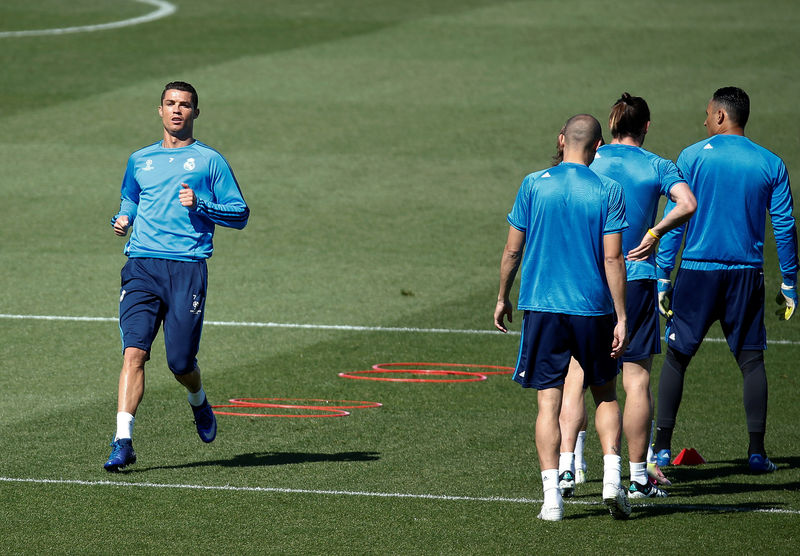 © Reuters. Real Madrid's Cristiano Ronaldo during training