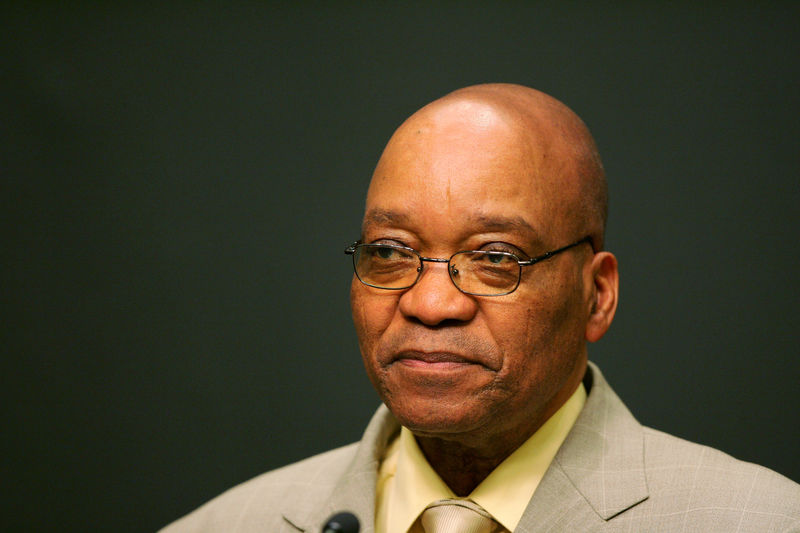 © Reuters. Jacob Zuma addresses a news conference in Cape Town