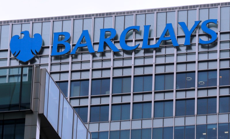 © Reuters. The logo of Barclays bank is seen at its office in the Canary Wharf business district of London