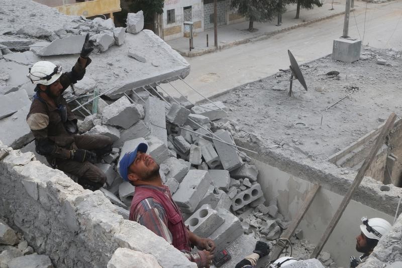 © Reuters. التلفزيون الرسمي: الجيش السوري يقول سيطبق "نظام التهدئة" في حلب
