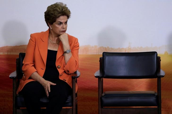© Reuters. Brazil's President Dilma Rousseff reacts during a launch ceremony of Agricultural and Livestock Plan for 2016/2017, at the Planalto Palace in Brasilia