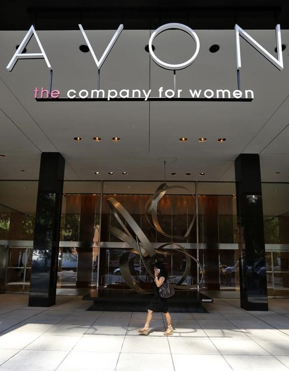 © Reuters. Штаб-квартира Avon Products в Нью-Йорке