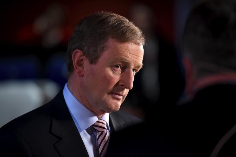 © Reuters. Irish Prime Minister Enda Kenny speaks to the media at the general election count centre in Castlebar