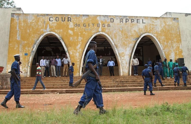 © Reuters. الشرطة البوروندية: 450 شخصا قتلوا في أعمال عنف العام الماضي 