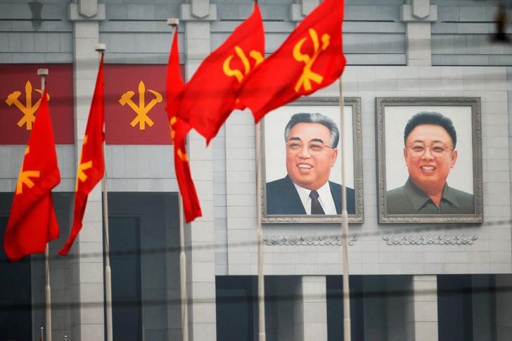 © Reuters. Pictures of former North Korean leaders Kim Il Sung and Kim Jong Il decorate April 25 House of Culture, the venue of Workers' Party of Korea (WPK) congress in Pyongyang