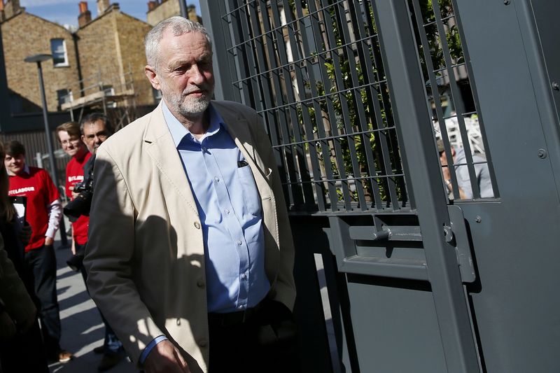 © Reuters. Los laboristas británicos sufren derrotas en las regionales, pero confían en Londres