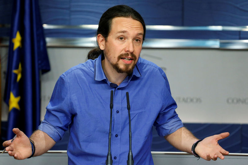 © Reuters. Podemos party leader Iglesias speaks during a news conference at the parliament in Madrid,