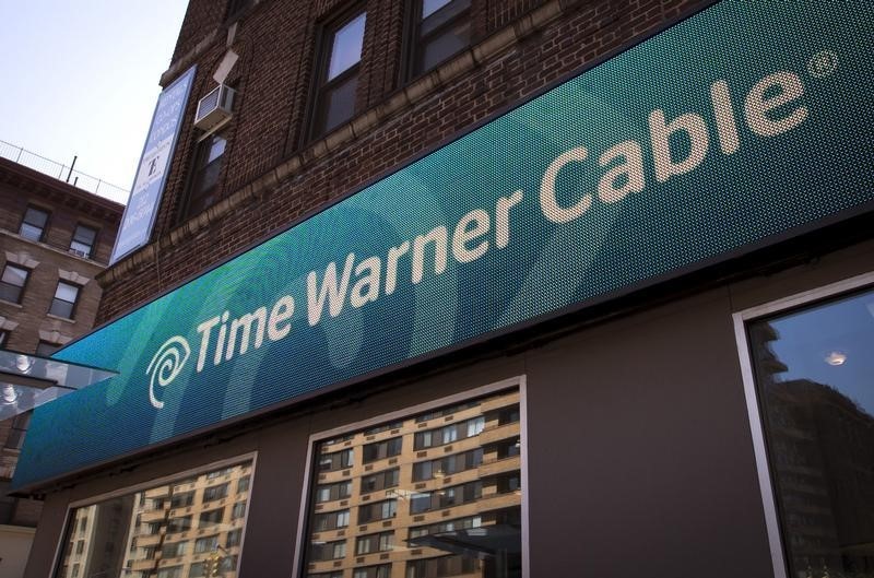 © Reuters. A Time Warner Cable sign and logo are seen on a the exterior of a Time Warner Cable store in the Manhattan borough of New York City