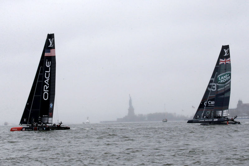 © Reuters. AC45F racing sailboats Oracle Team USA and Land Rover BAR sail near Statue of Liberty during practice racing ahead of America's Cup World Series sailing in New York